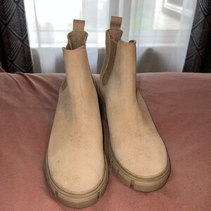 Steve Madden Women's Howler Chelsea Boot in Sand Suede